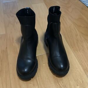 Steve Madden black booties boots in size 6